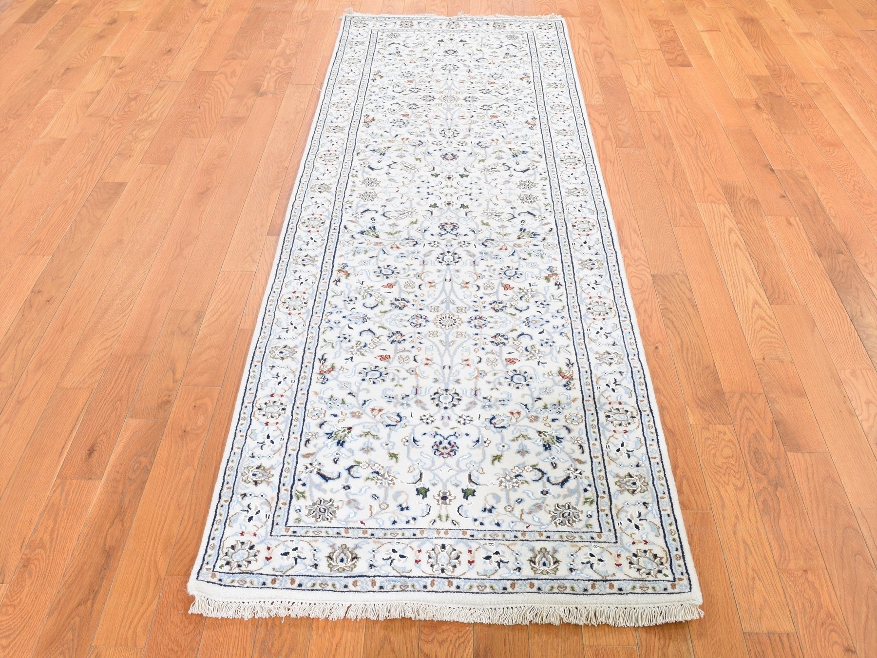 Traditional Rugs LUV534537